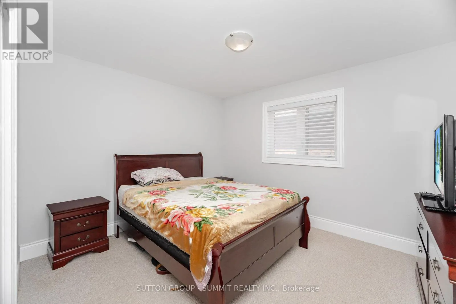 16 WESTMINSTER CIRCLE