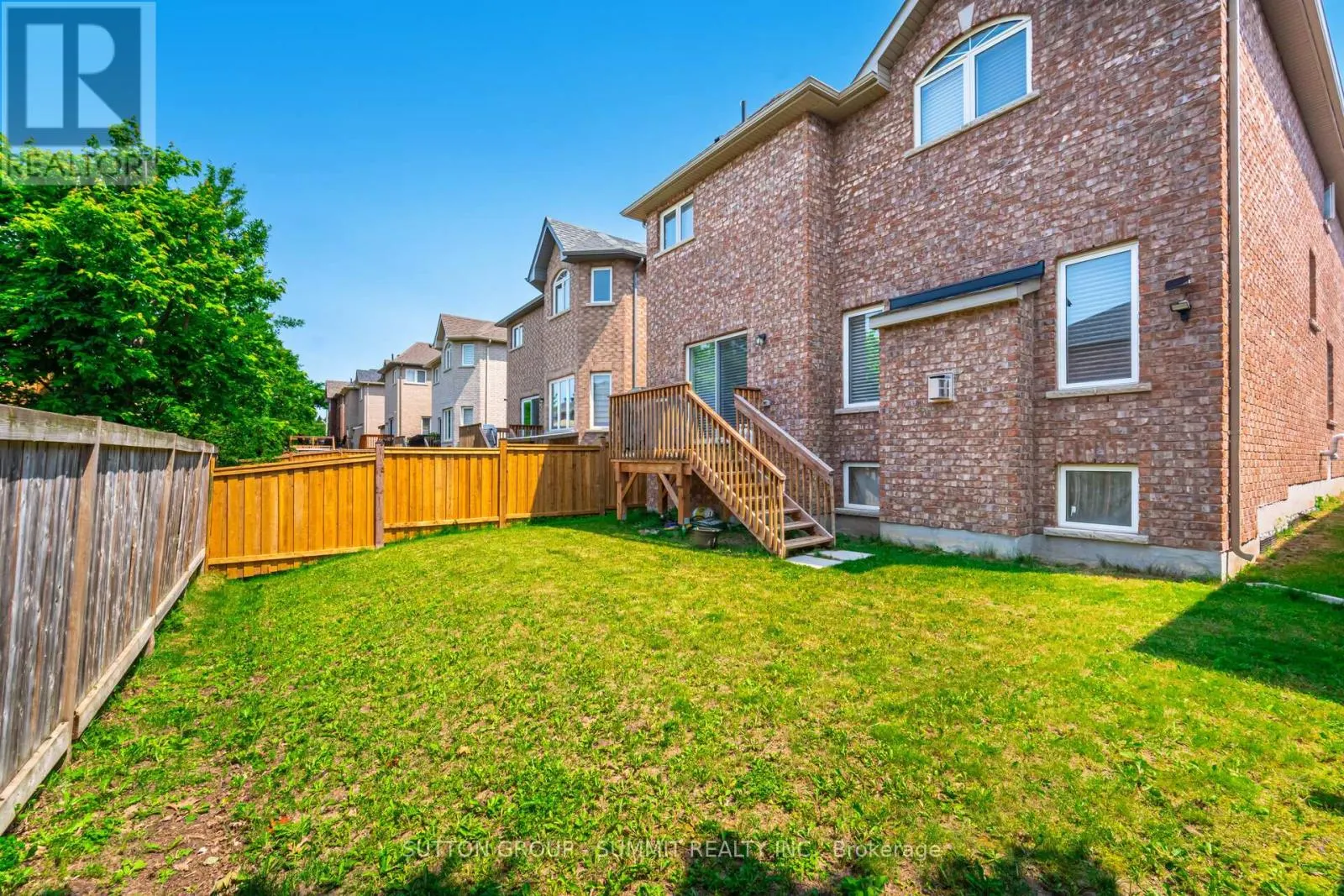 16 WESTMINSTER CIRCLE