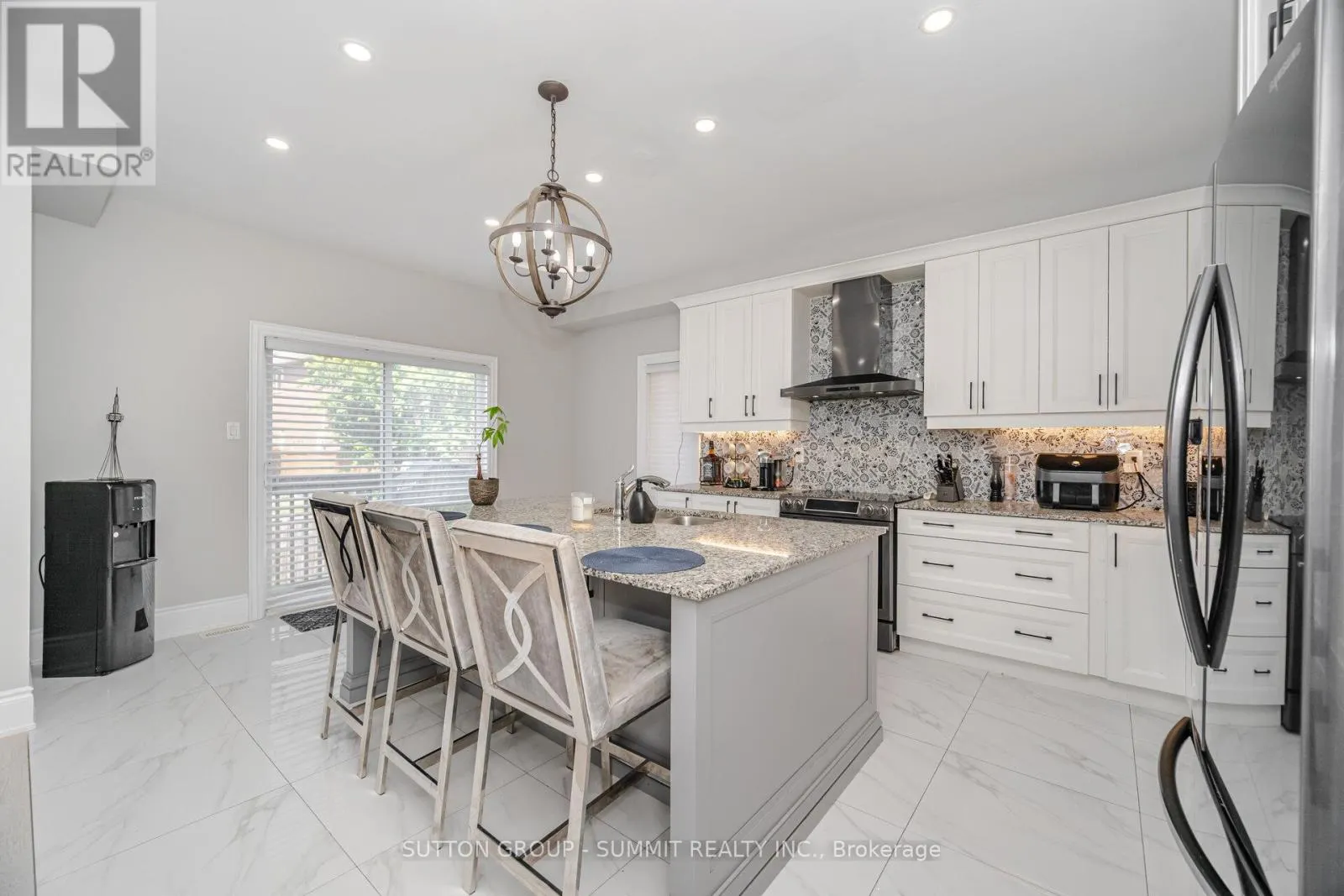 16 WESTMINSTER CIRCLE