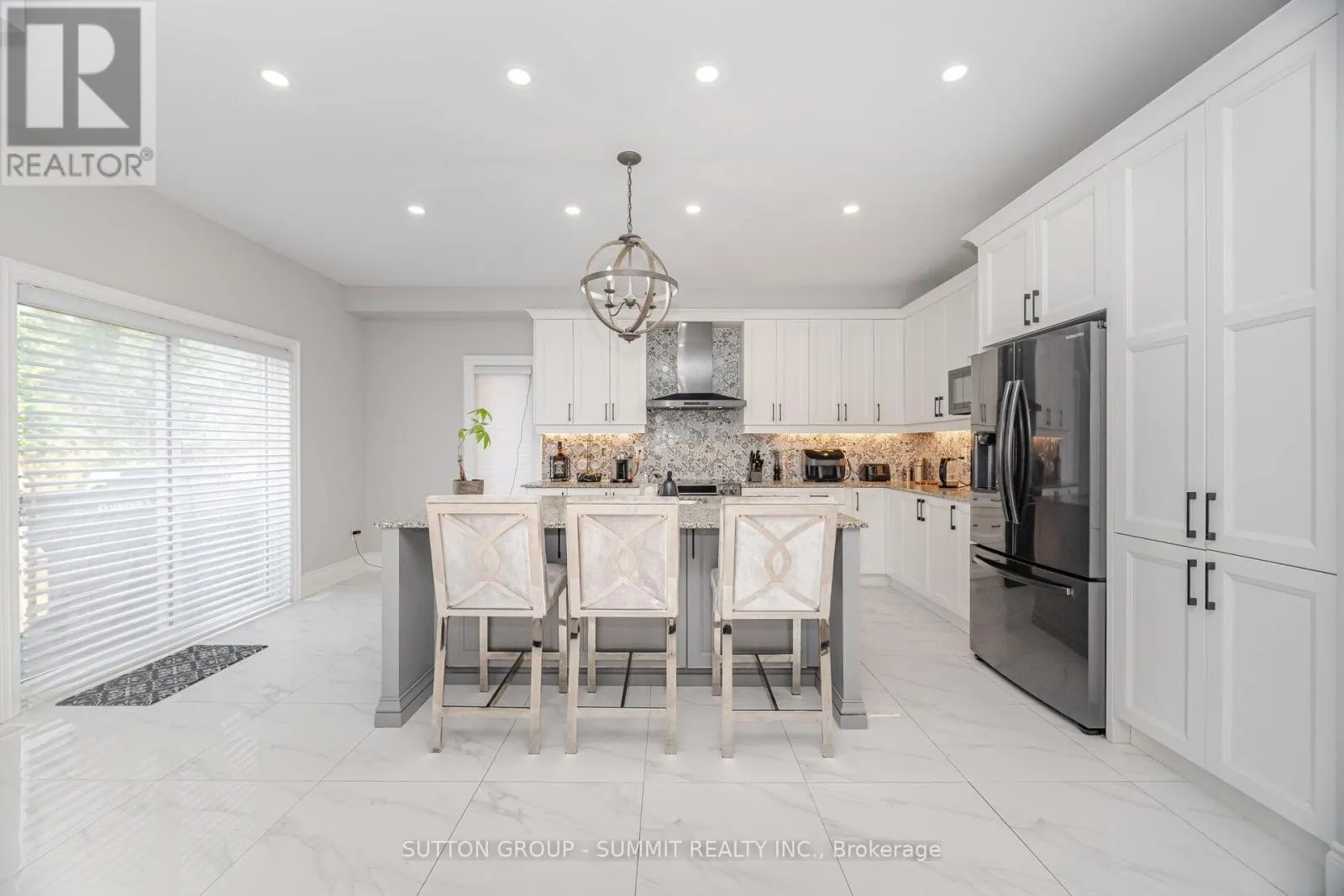 16 WESTMINSTER CIRCLE