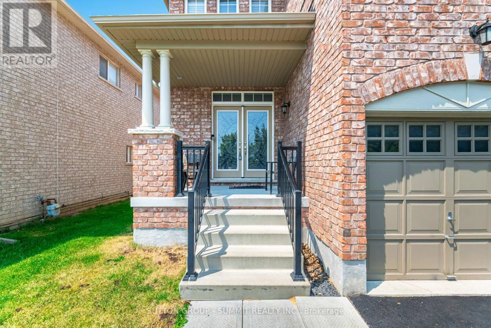 16 WESTMINSTER CIRCLE