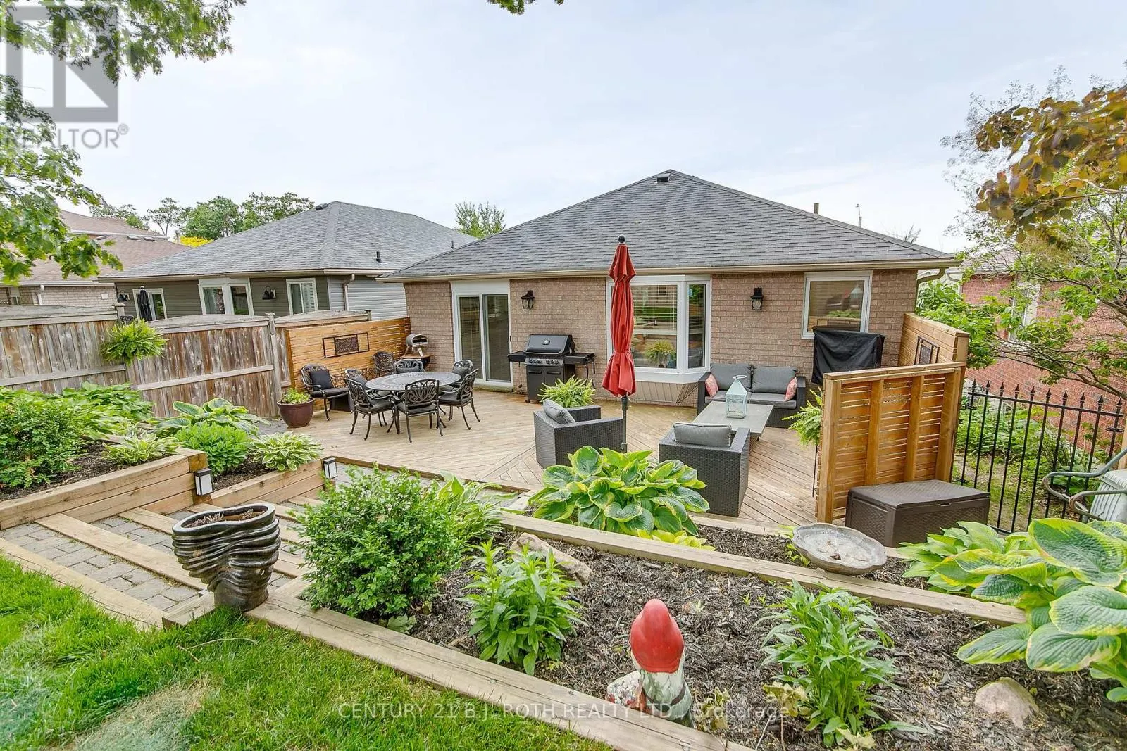 26 MONIQUE CRESCENT
