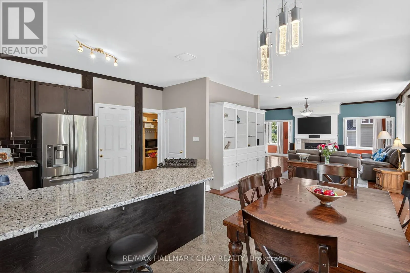 2 MARIPOSA CRESCENT