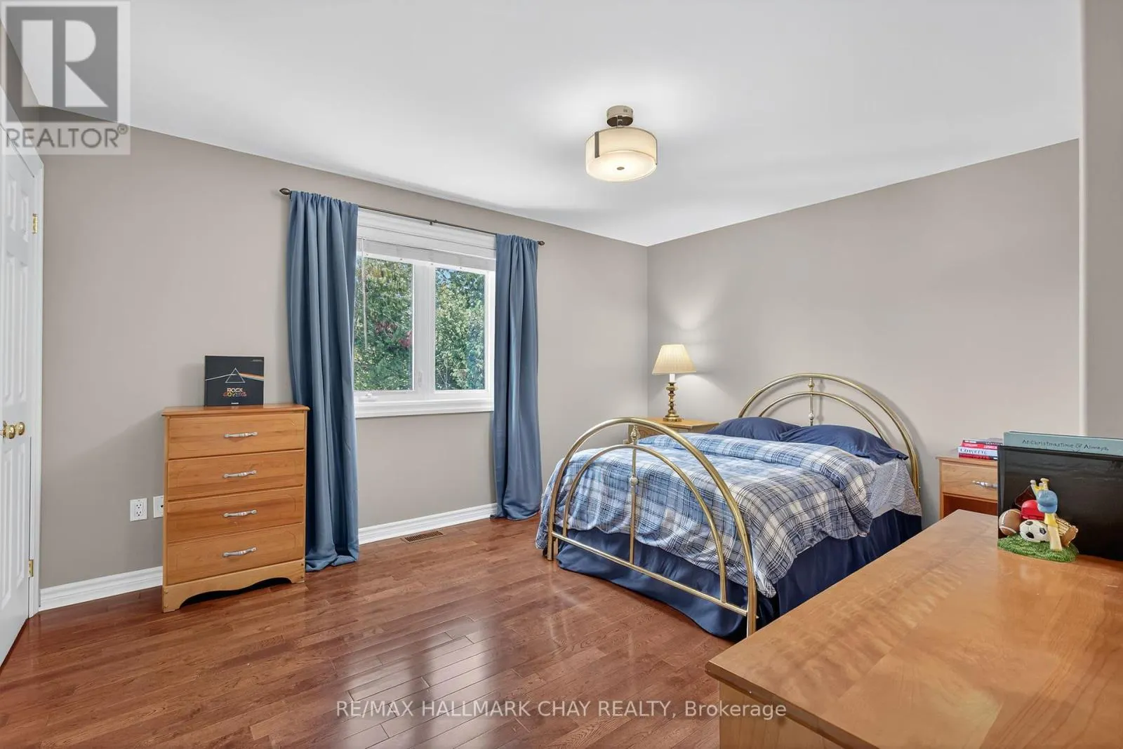 2 MARIPOSA CRESCENT