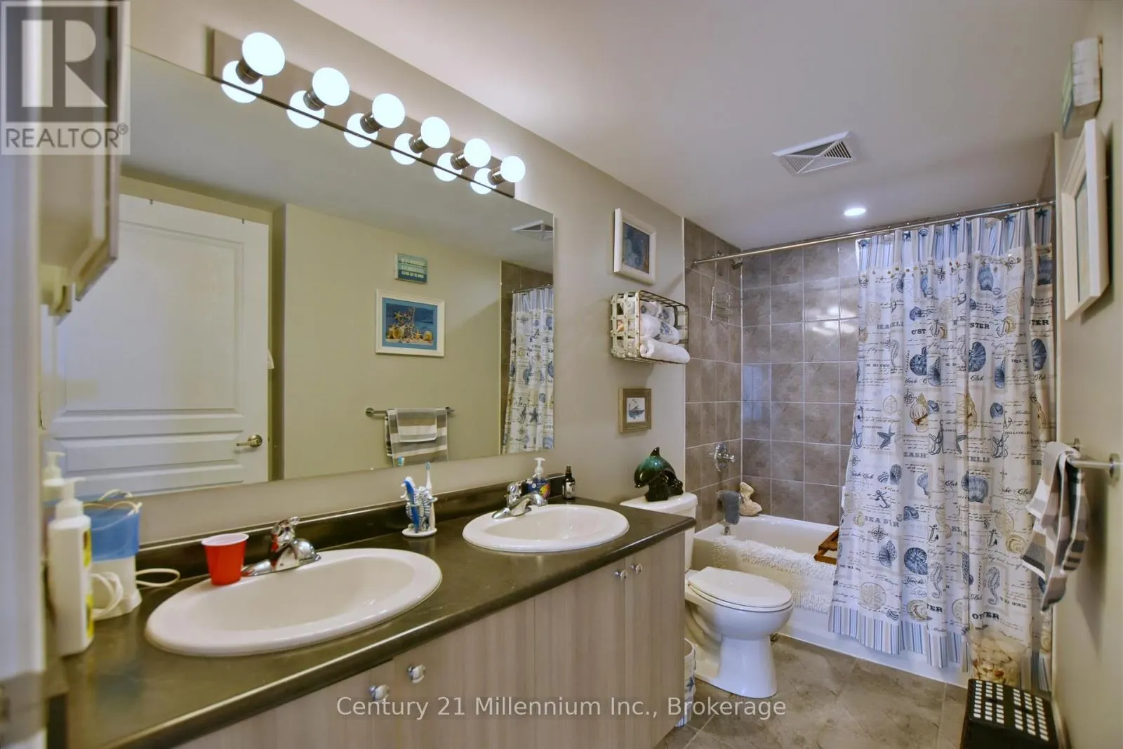 201 - 5 ANCHORAGE CRESCENT, #201