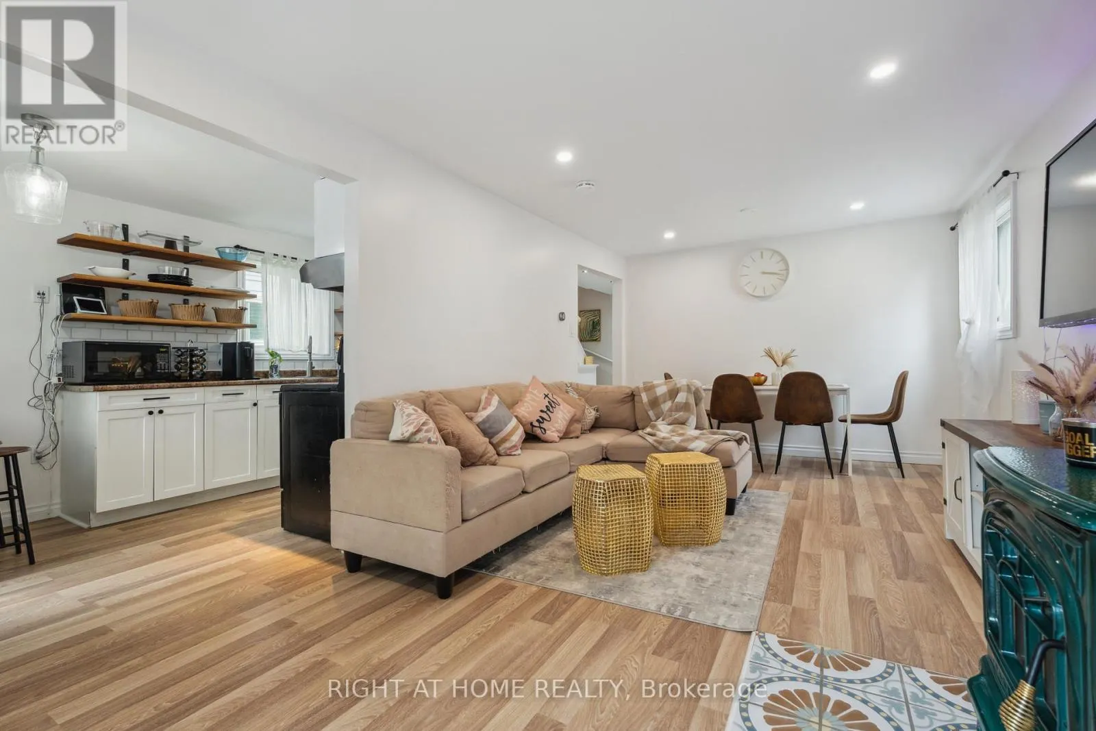 54 SHAKESPEARE CRESCENT