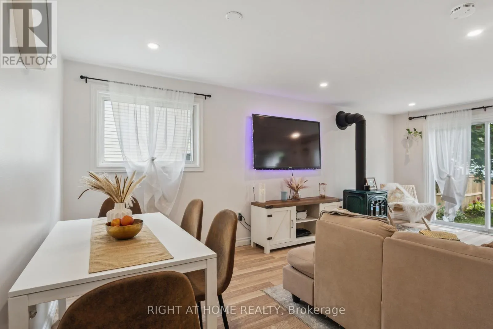 54 SHAKESPEARE CRESCENT