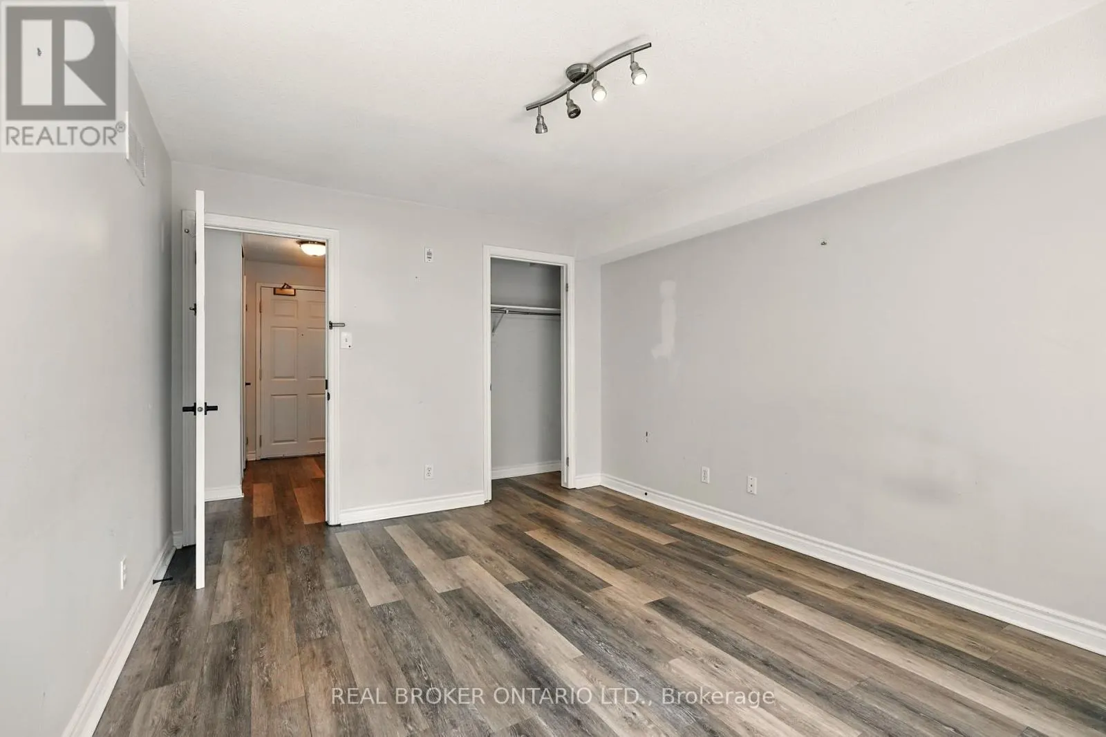 303 - 49 JACOBS TERRACE