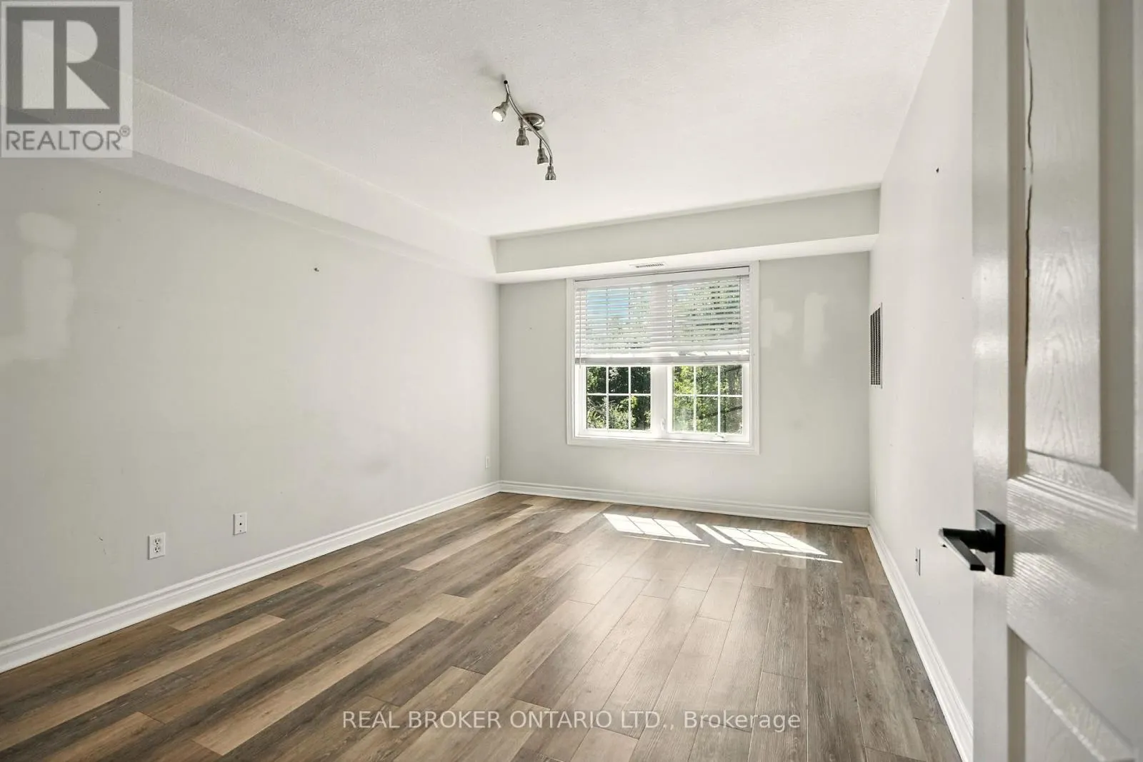 303 - 49 JACOBS TERRACE