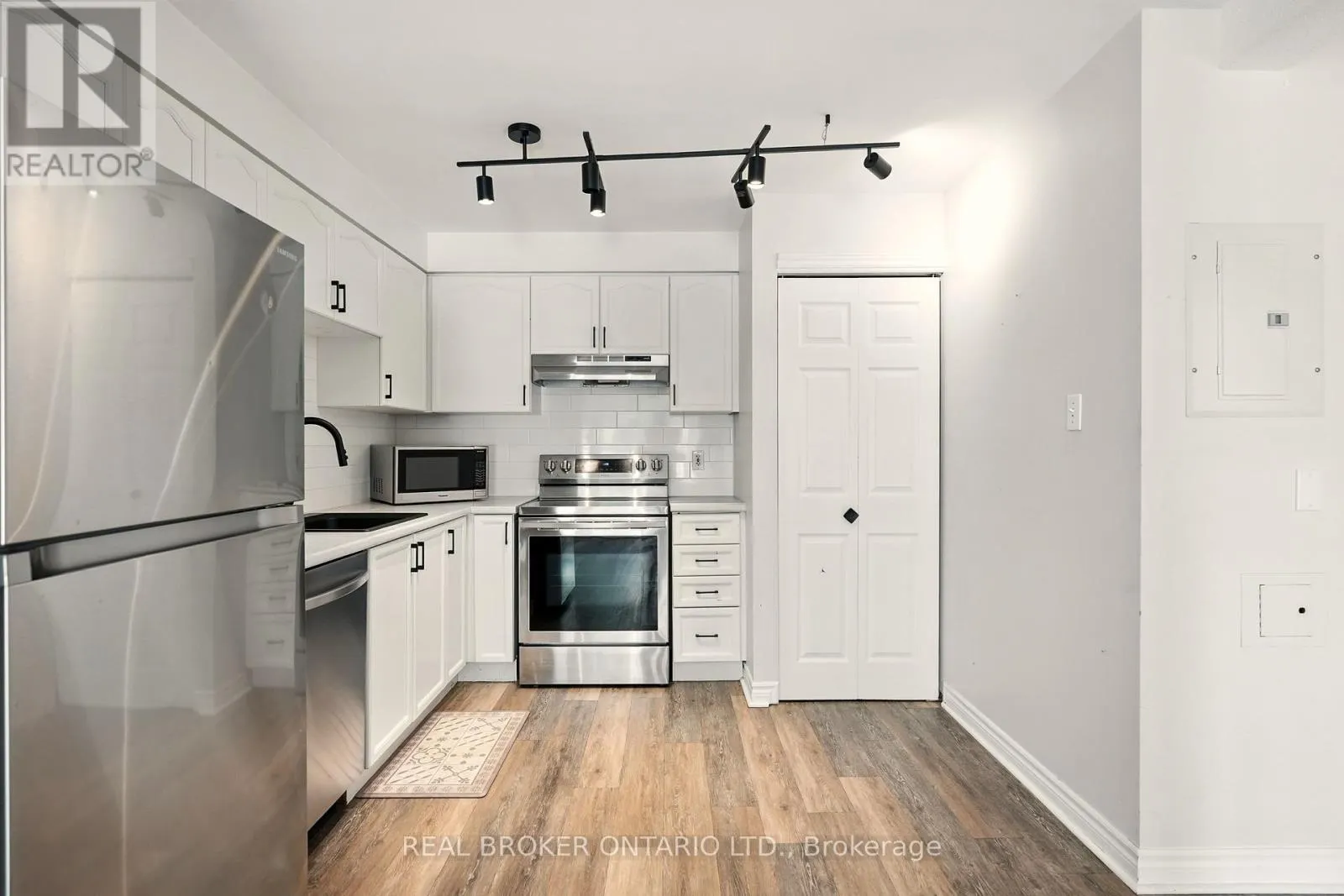 303 - 49 JACOBS TERRACE