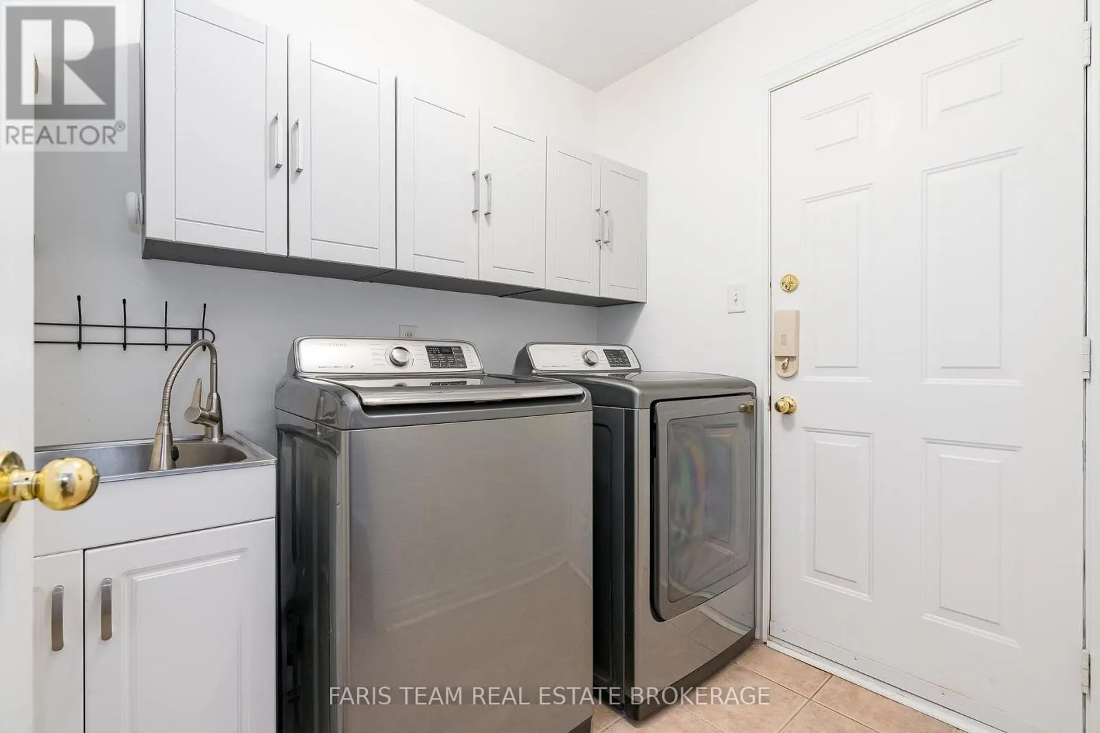 43 DUNNETT DRIVE