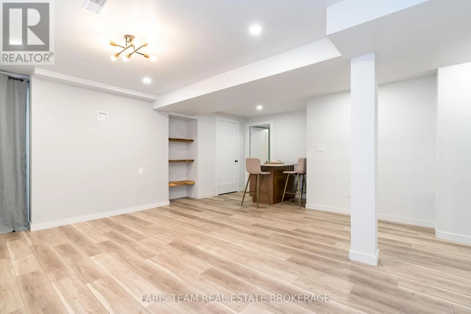 43 DUNNETT DRIVE