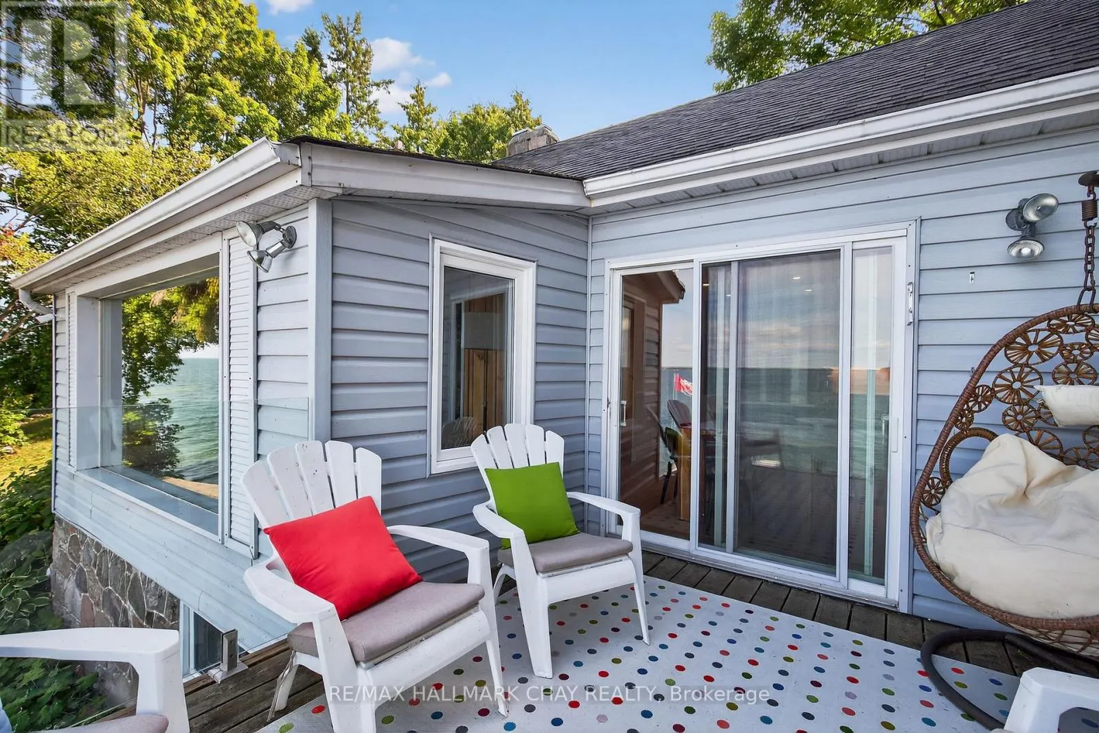 43 MOON POINT DRIVE