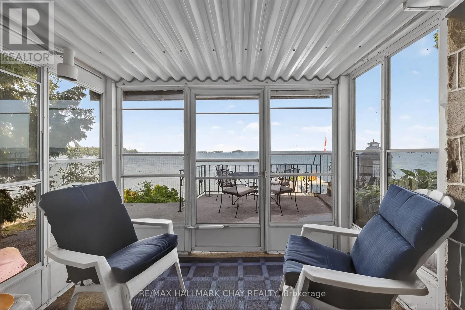 43 MOON POINT DRIVE