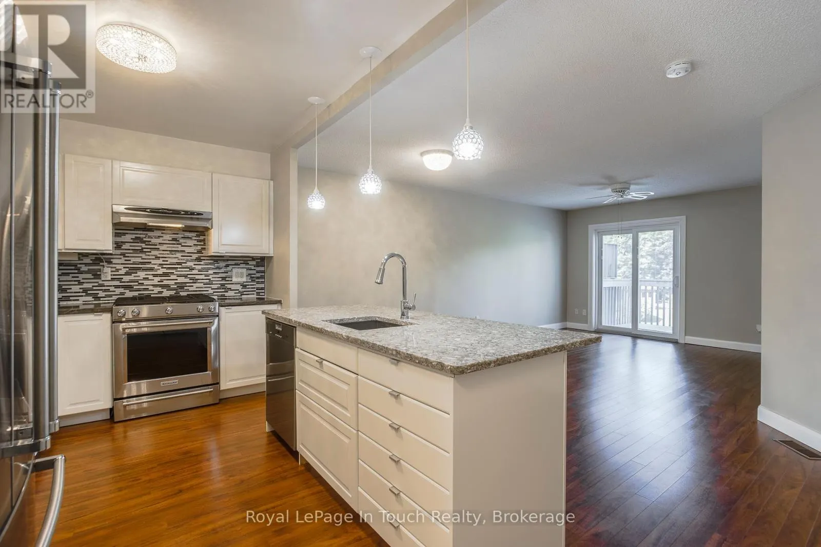 32 - 696 KING STREET, #32