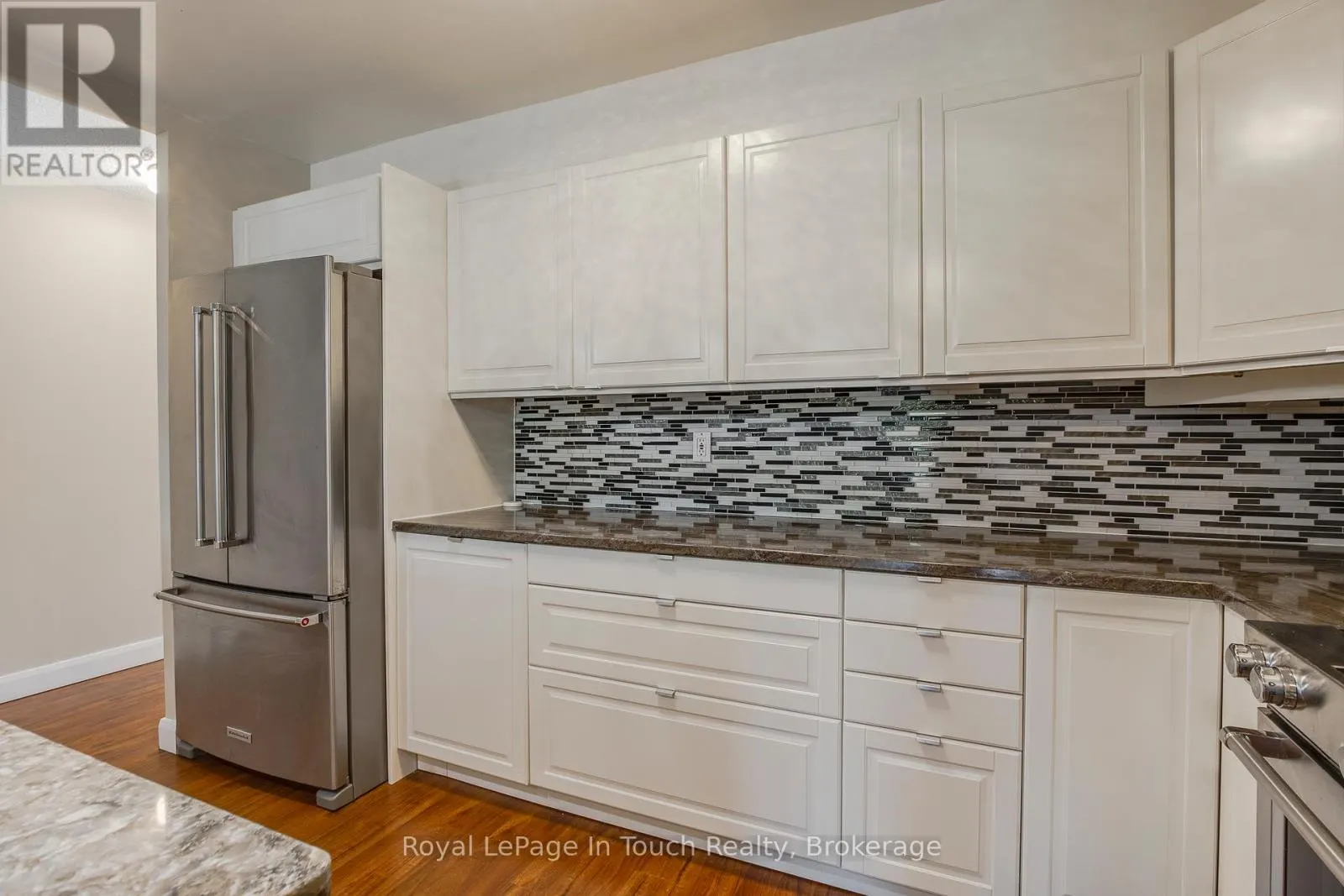 32 - 696 KING STREET, #32