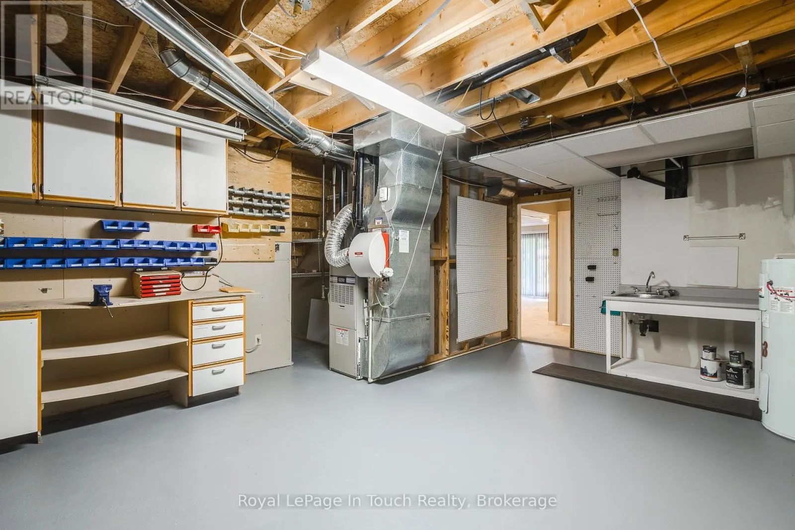 32 - 696 KING STREET, #32