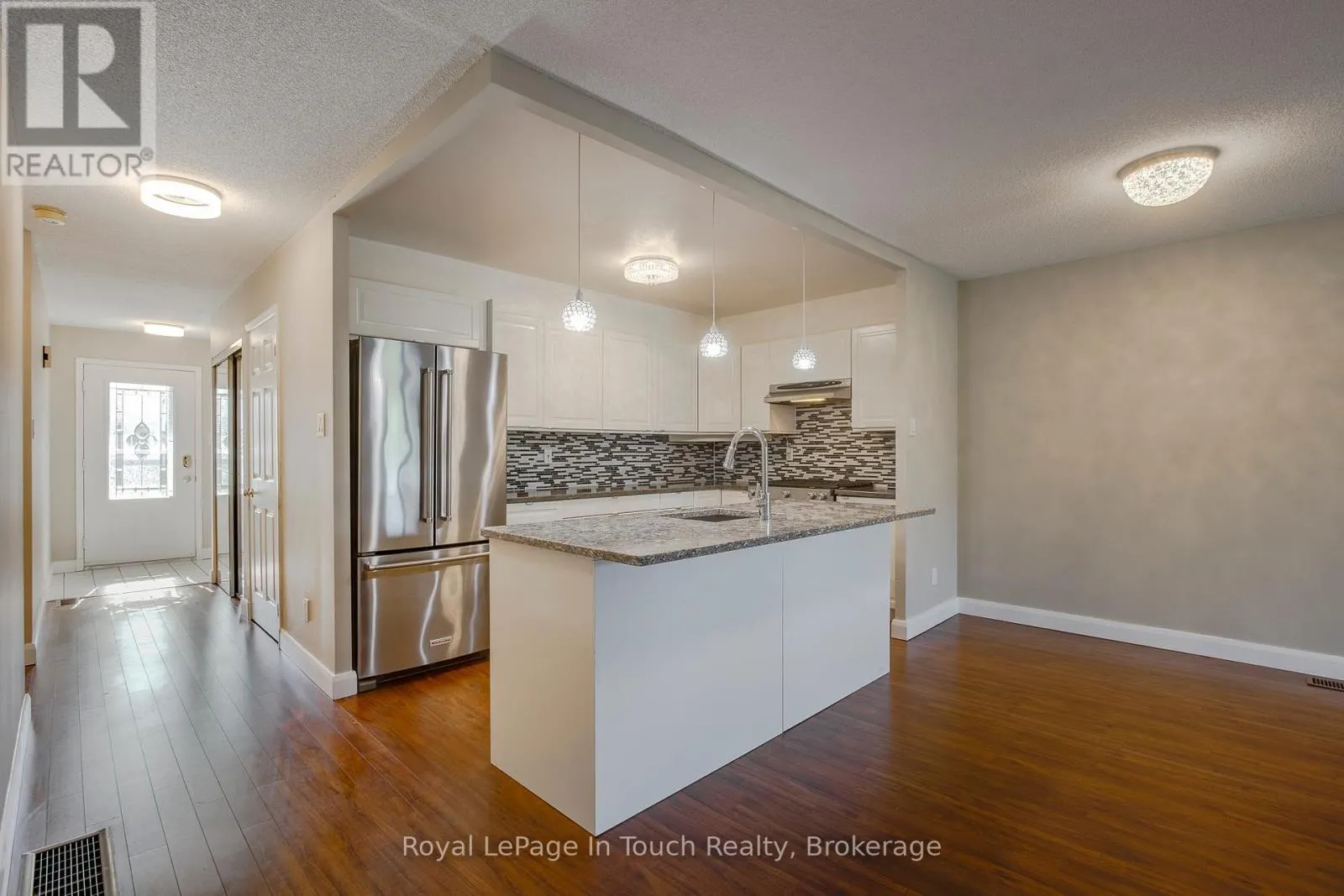 32 - 696 KING STREET, #32