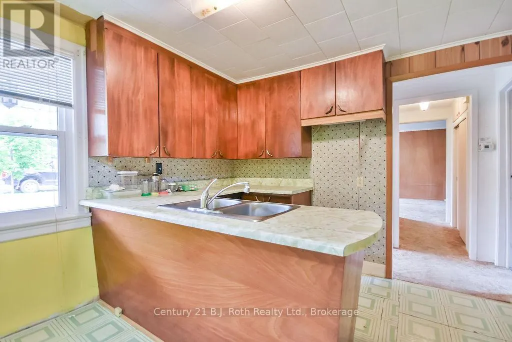 377 BARRIE ROAD
