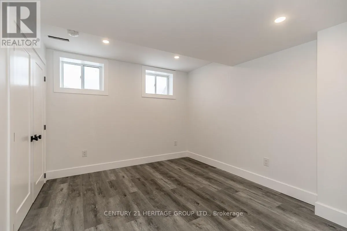 18 TUDOR CRESCENT