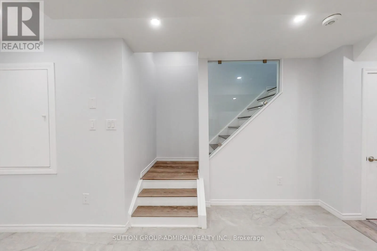 3 CYPRESS POINT STREET