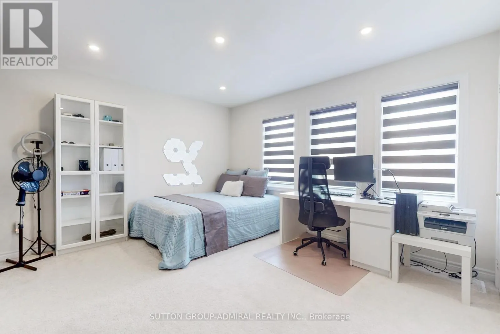 3 CYPRESS POINT STREET