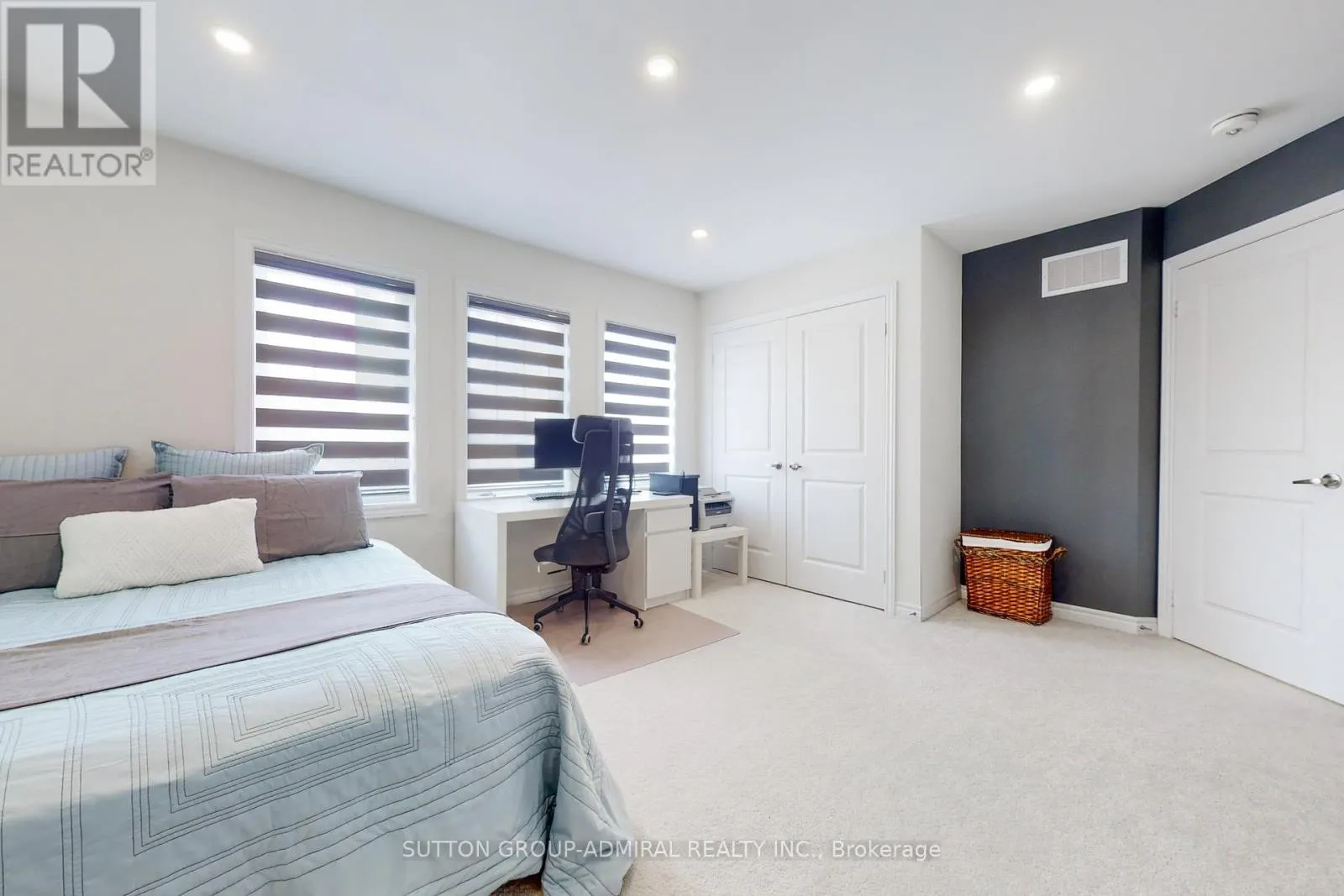3 CYPRESS POINT STREET