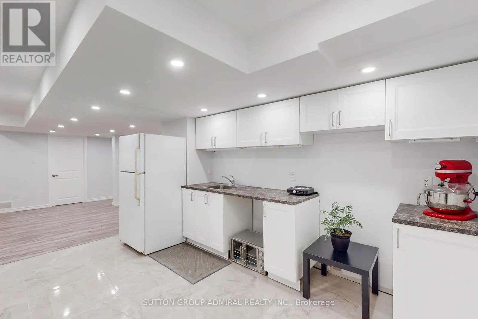 3 CYPRESS POINT STREET