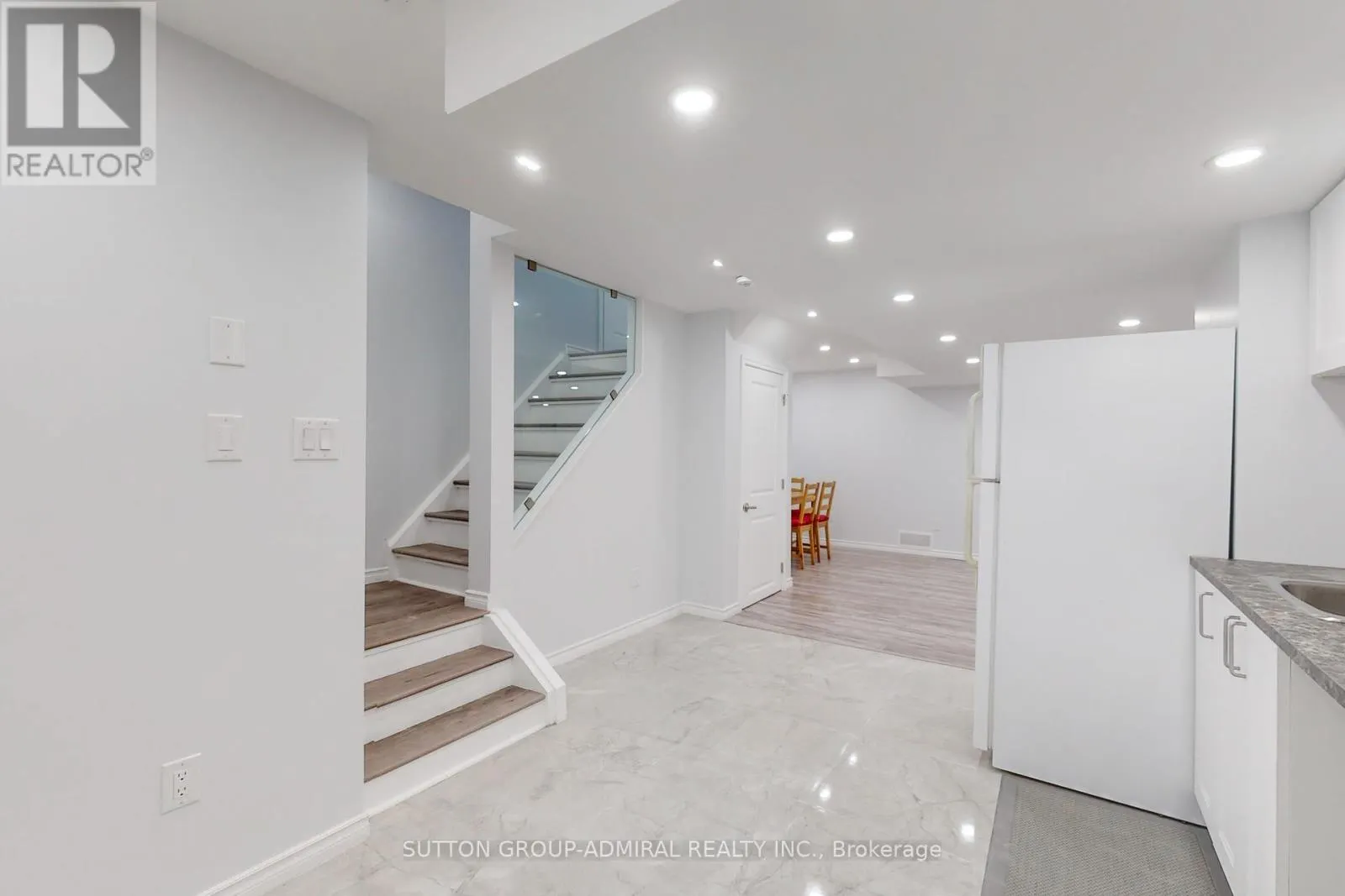 3 CYPRESS POINT STREET