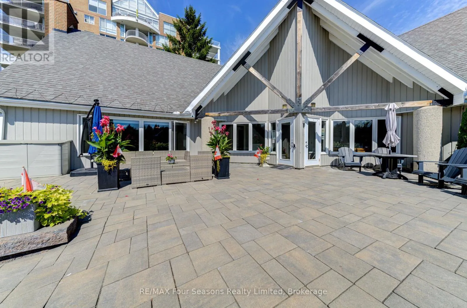 501 - 24 RAMBLINGS WAY, #501
