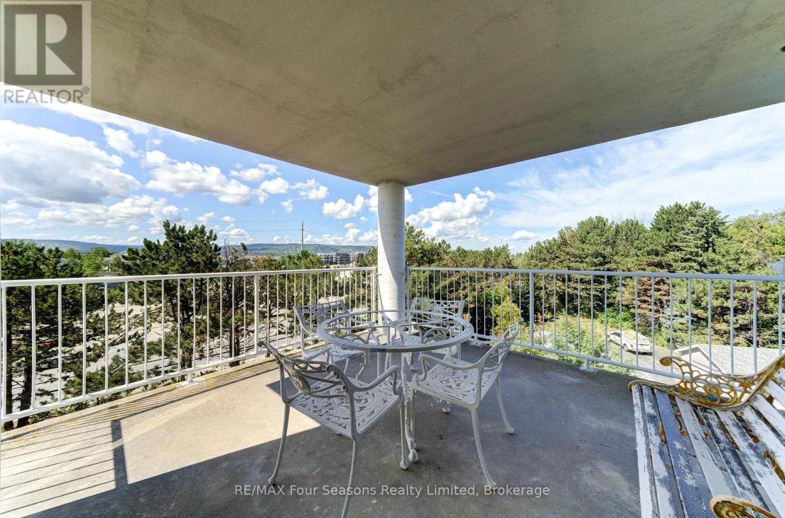501 - 24 RAMBLINGS WAY, #501