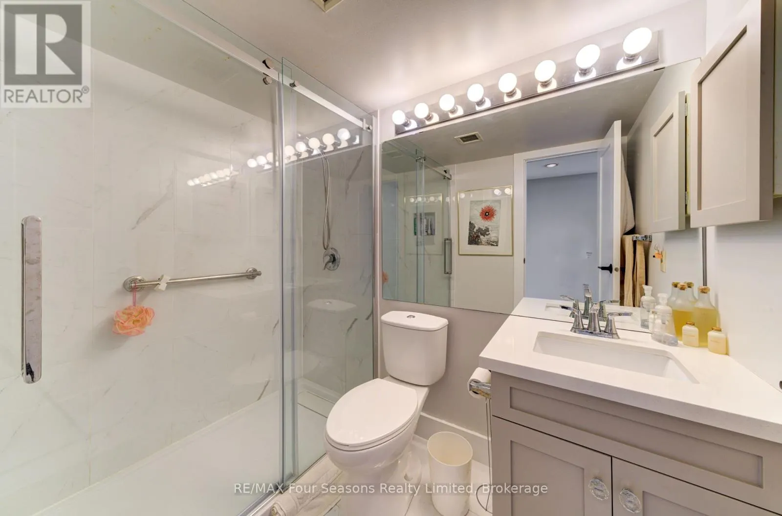 501 - 24 RAMBLINGS WAY, #501