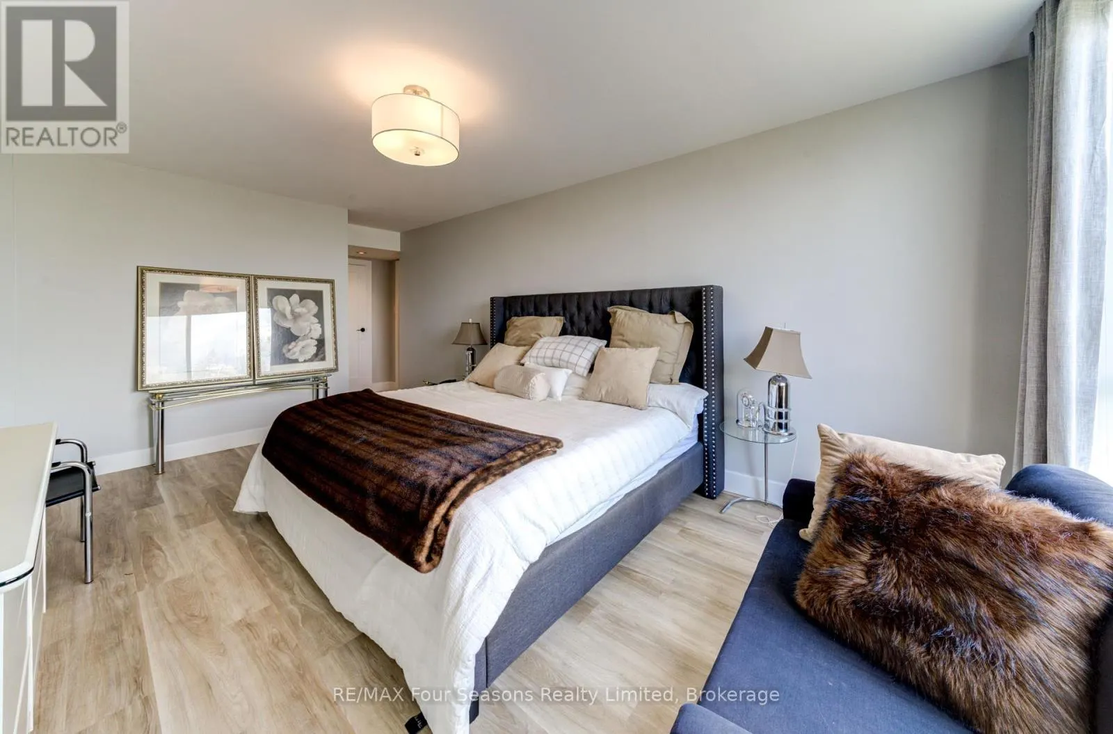 501 - 24 RAMBLINGS WAY, #501