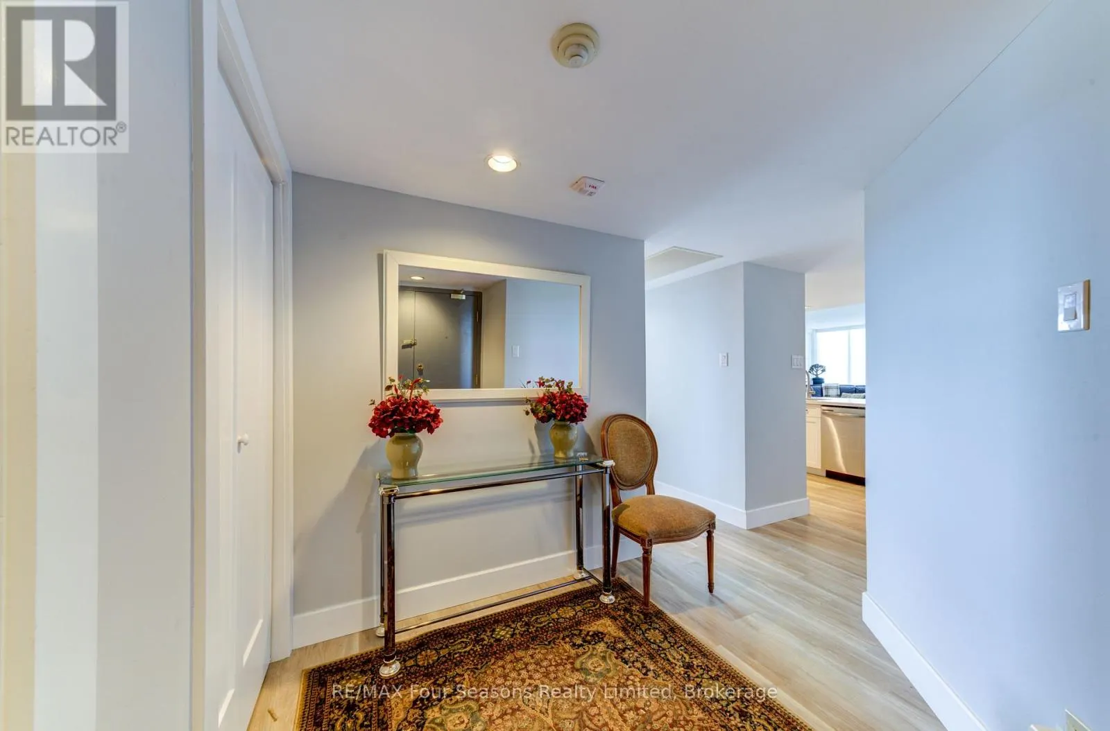501 - 24 RAMBLINGS WAY, #501