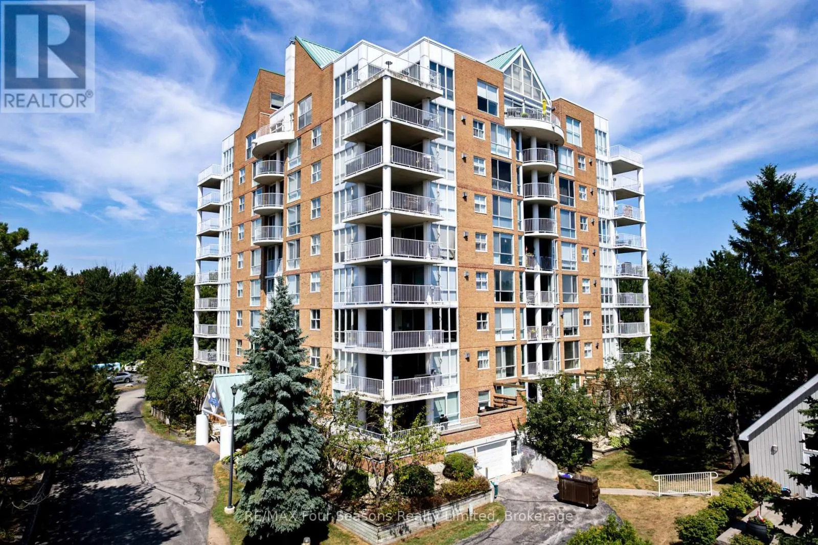 501 - 24 RAMBLINGS WAY, #501