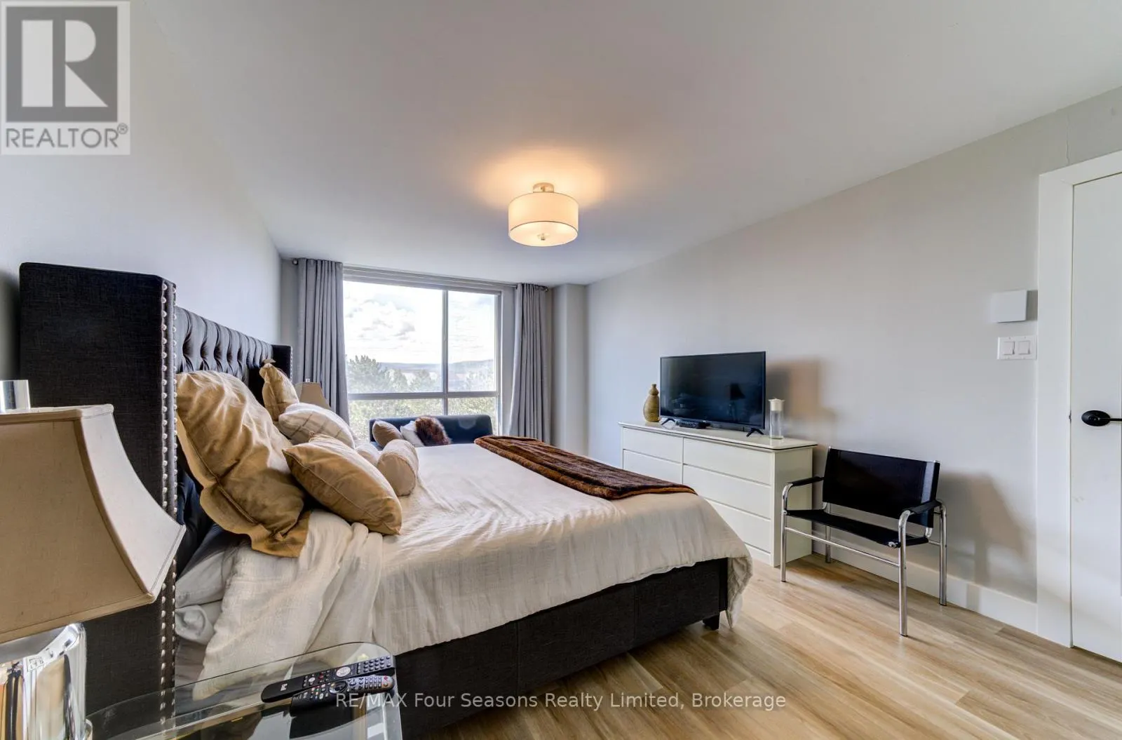 501 - 24 RAMBLINGS WAY, #501