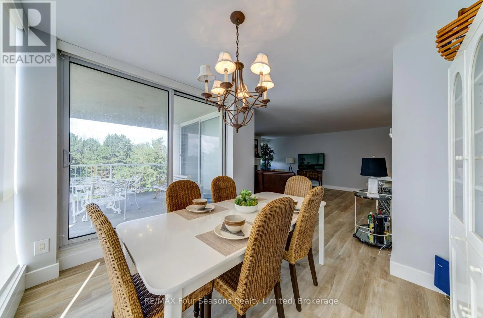 501 - 24 RAMBLINGS WAY, #501