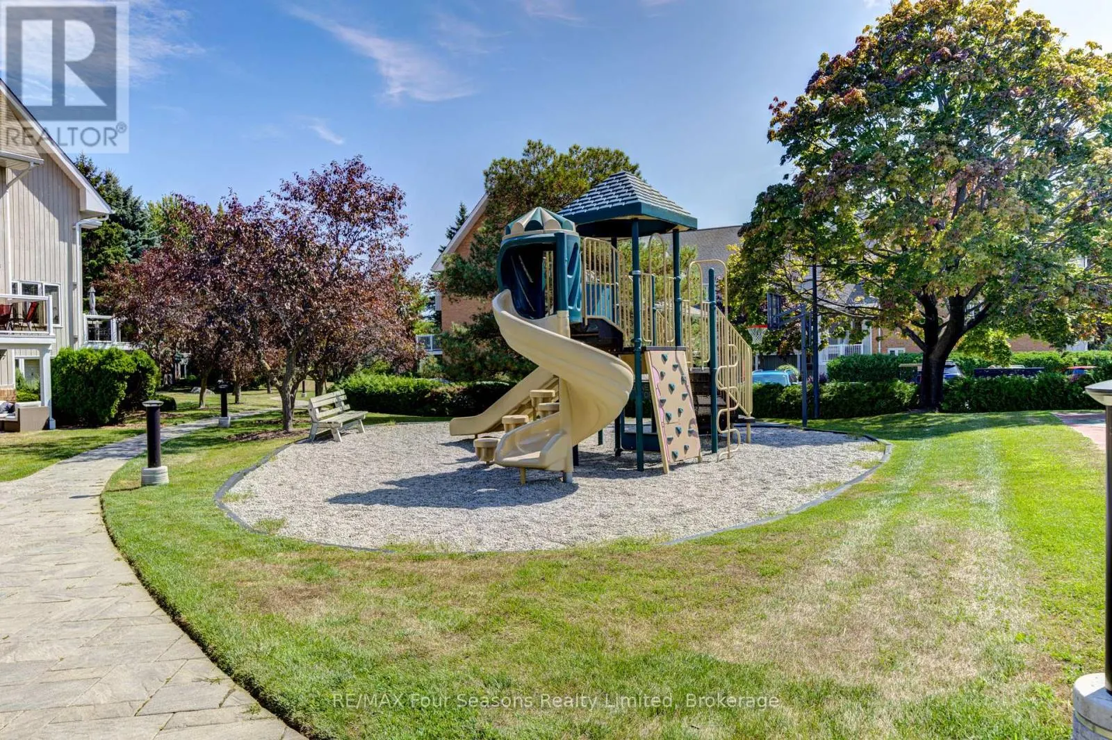 501 - 24 RAMBLINGS WAY, #501