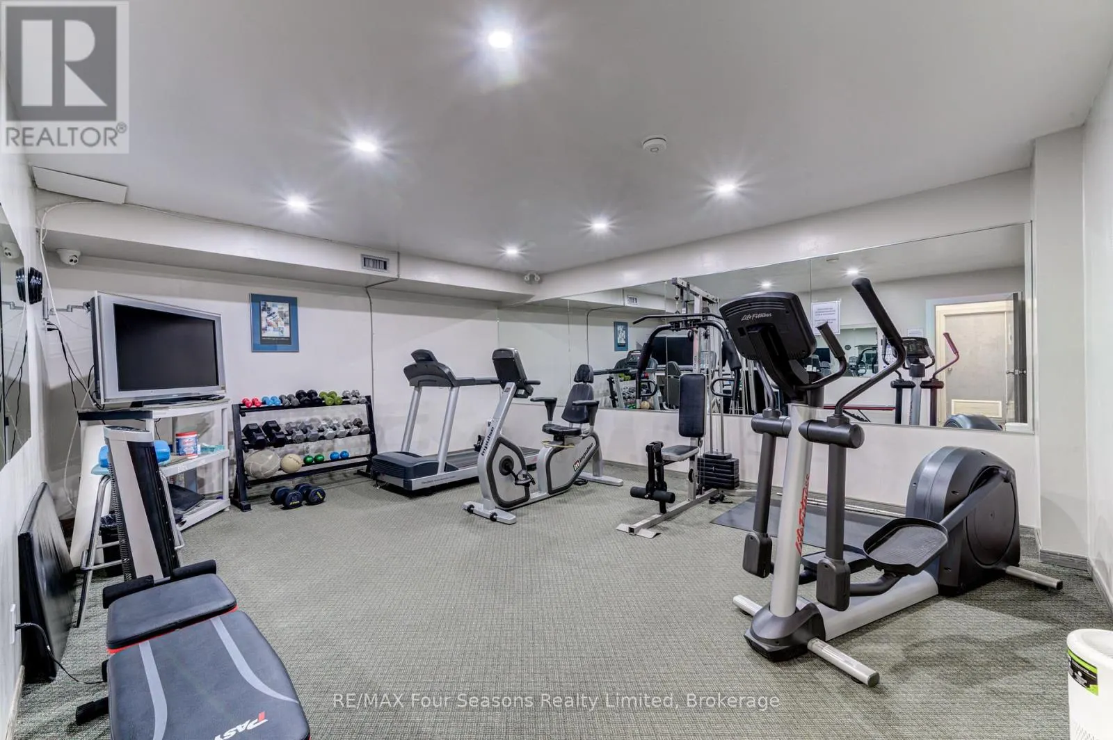 501 - 24 RAMBLINGS WAY, #501