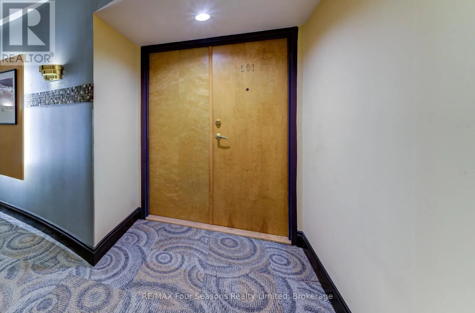 501 - 24 RAMBLINGS WAY, #501