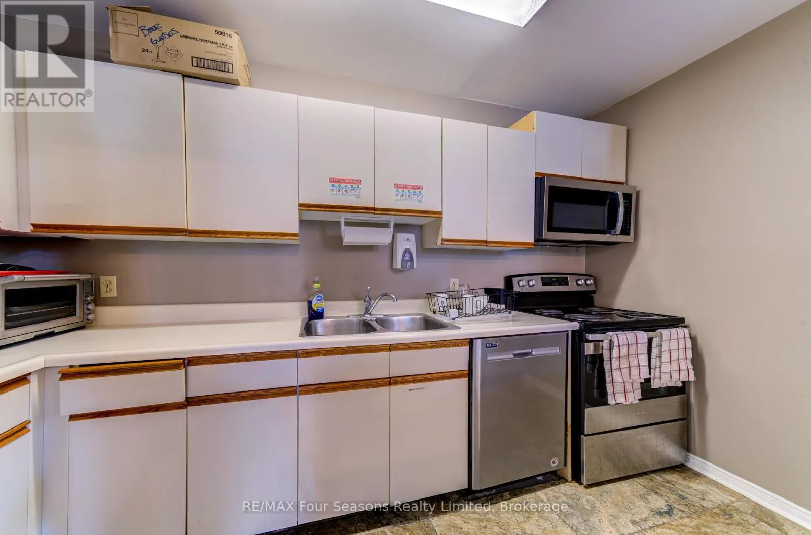 501 - 24 RAMBLINGS WAY, #501