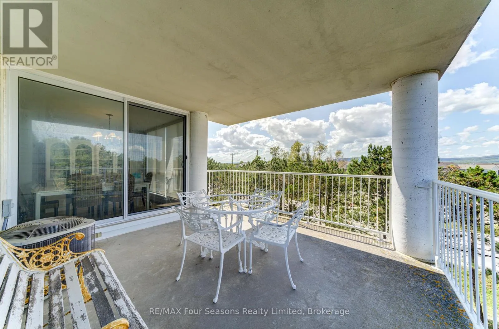 501 - 24 RAMBLINGS WAY, #501