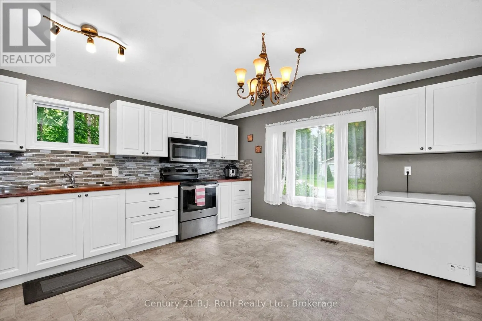 49 - 5263 ELLIOTT SIDE ROAD, #49