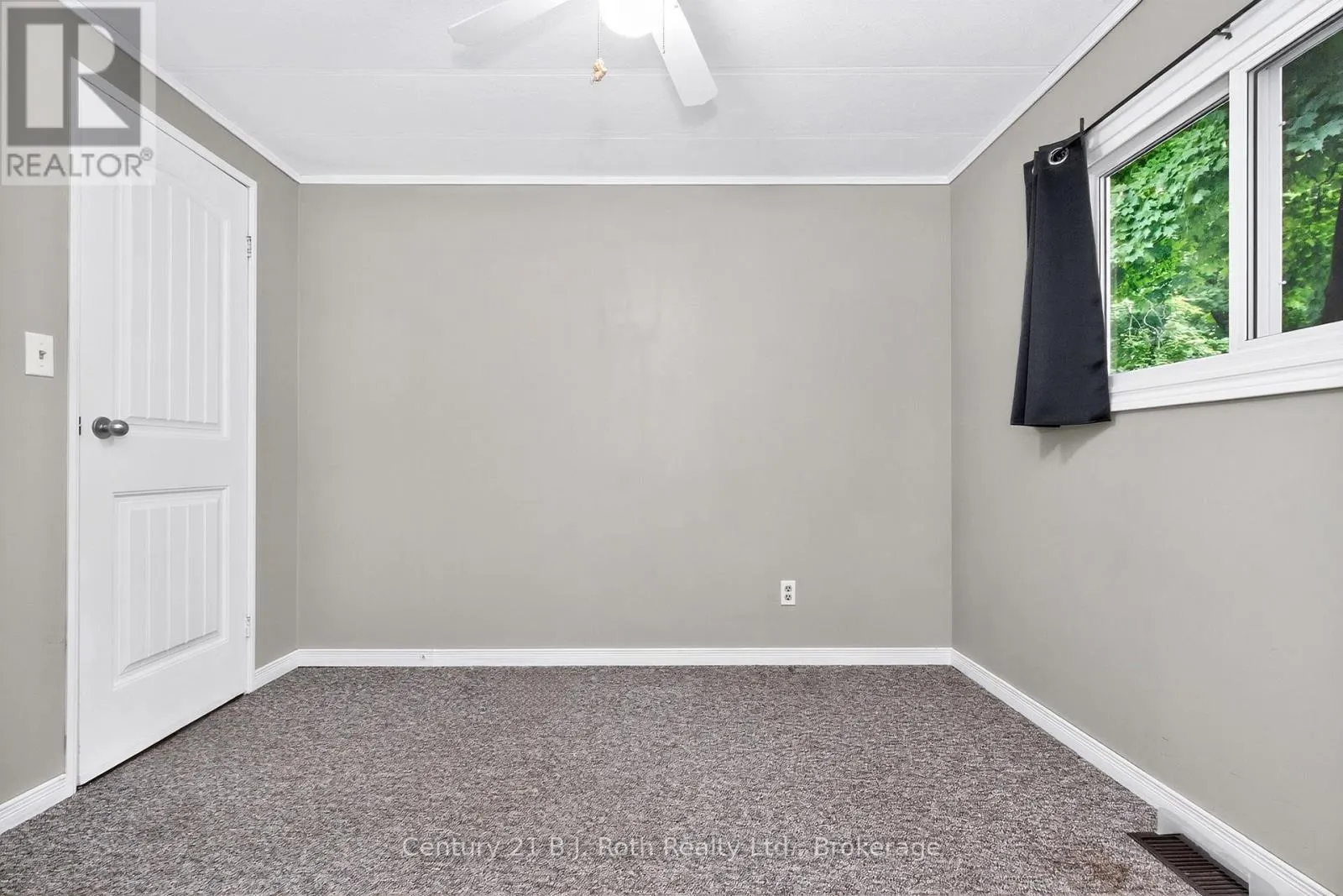49 - 5263 ELLIOTT SIDE ROAD, #49