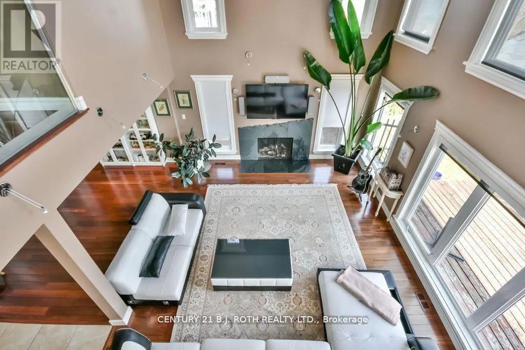 73 LAKESHORE ROAD W