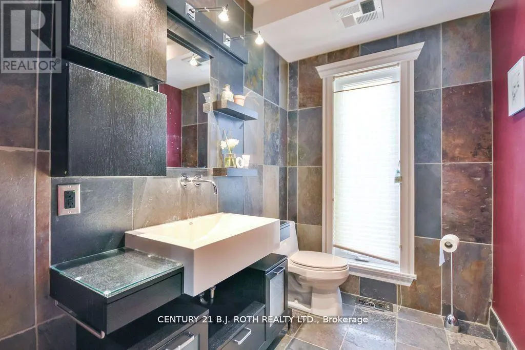 73 LAKESHORE ROAD W