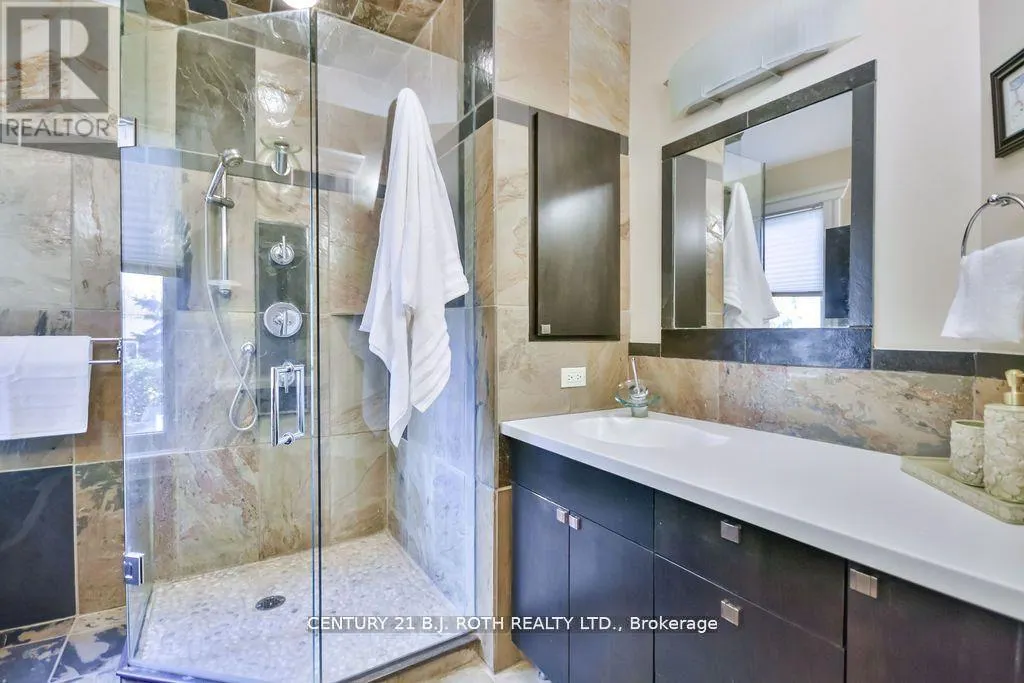 73 LAKESHORE ROAD W