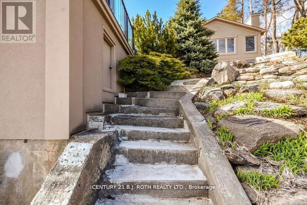 73 LAKESHORE ROAD W