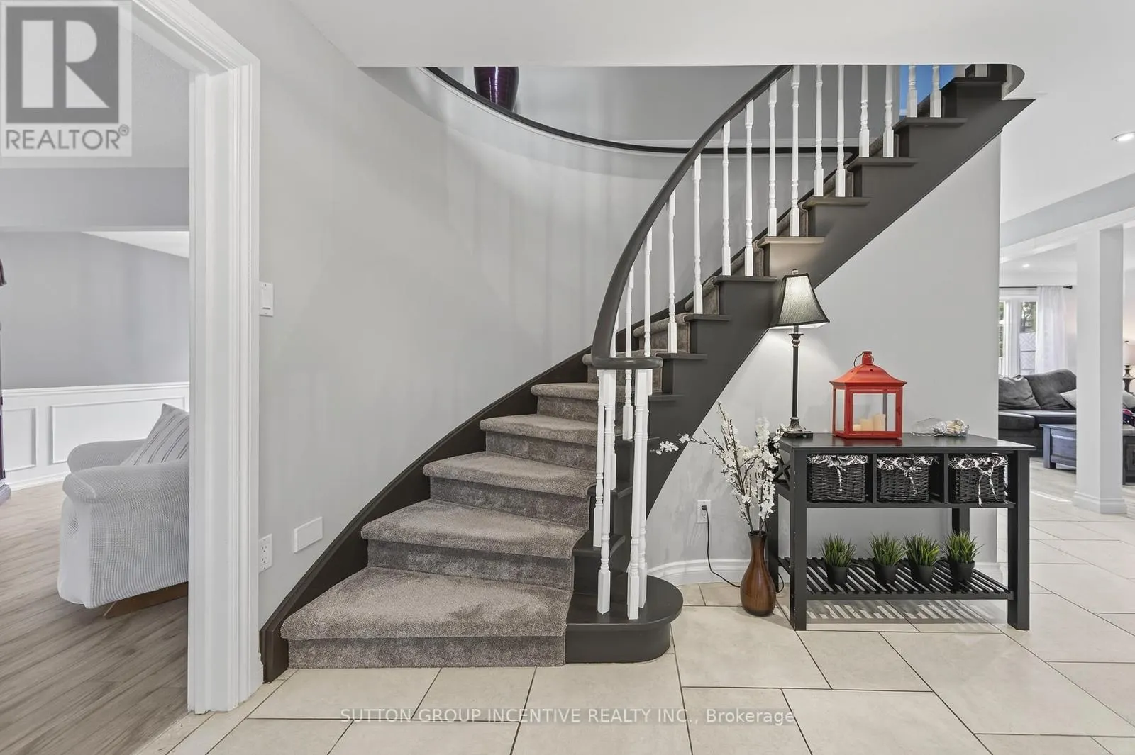 32 VALLEY DRIVE