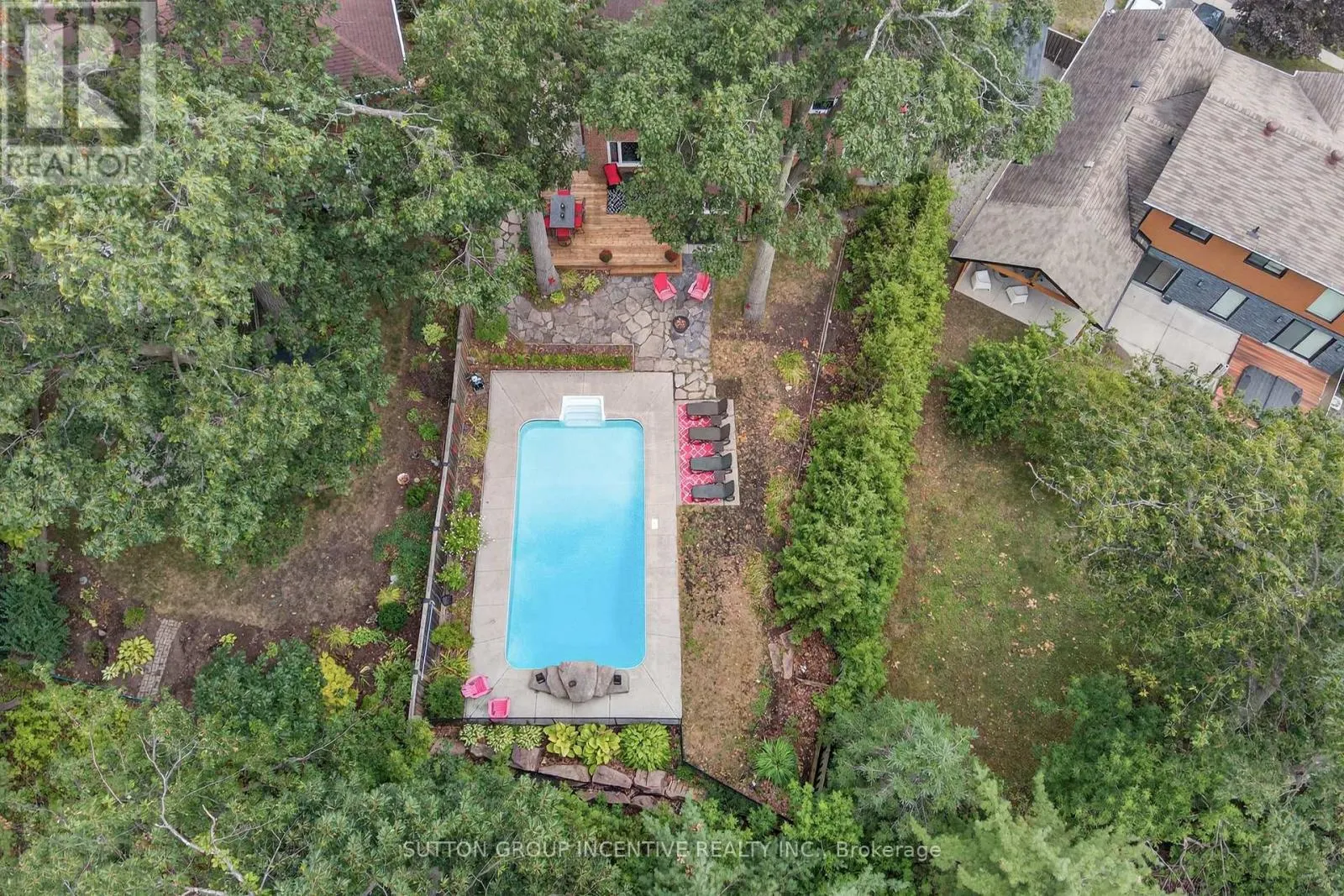 32 VALLEY DRIVE